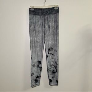 Prana Grey Printed Leggings Smoke Pattern 7/8 Length Small
